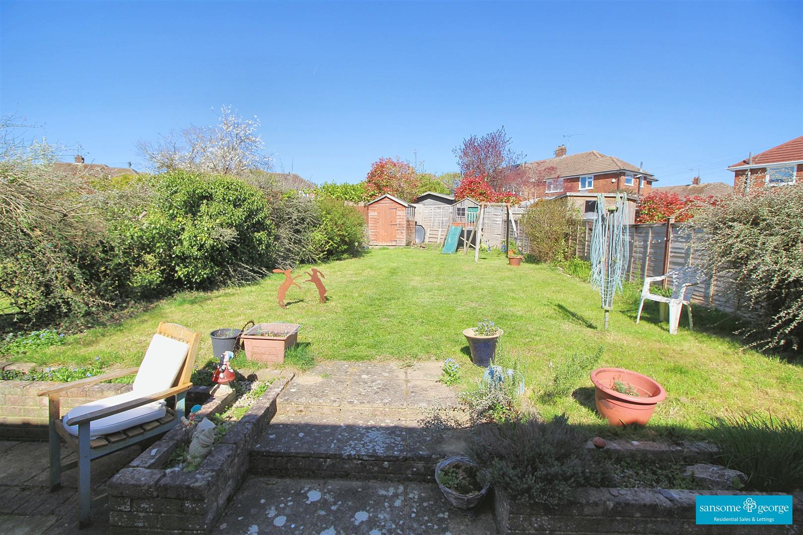 3 bed property in Blewbury Drive, Reading